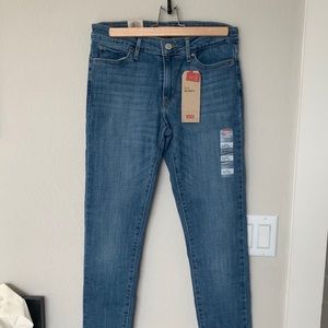 Levi’s 711 Skinny